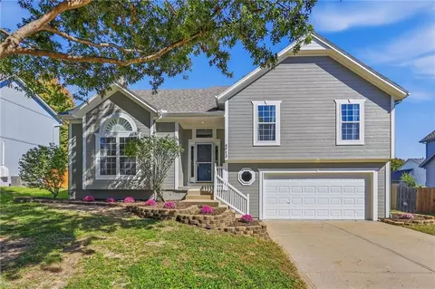 4913 Brownridge St, Shawnee, KS 66218