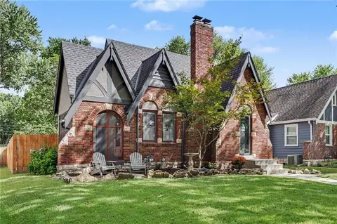 7559 Grand Ave, Kansas City, MO 64114