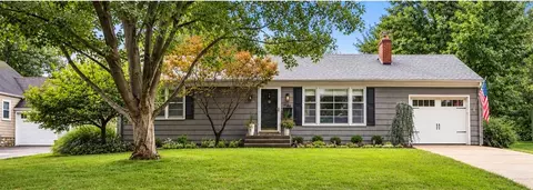7146 Booth St, Prairie Village, KS 66208