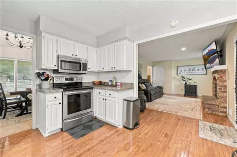 Kitchen - 900 SW Murray Rd, Lees Summit, MO 64081 photo 2 of 2