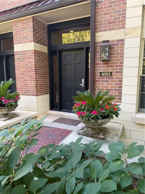 4911 Wyandotte St, Kansas City, MO 64112