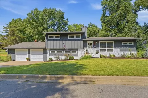 5200 W 57th St, Roeland Park, KS 66205