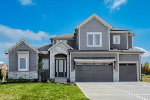 2416 W 179th St, Overland Park, KS 66085