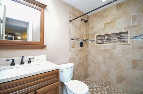 Bath - 18705 E Independence Ave, Independence, MO 64056 photo 5 of 6