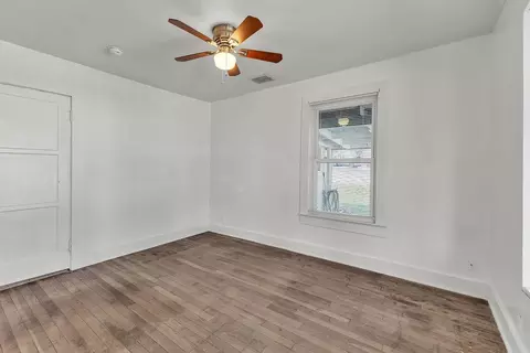 Bedroom - 102 S Chestnut St, Cameron, MO 64429 photo 4 of 6