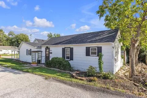 Exterior - 102 S Chestnut St, Cameron, MO 64429 photo 5 of 5