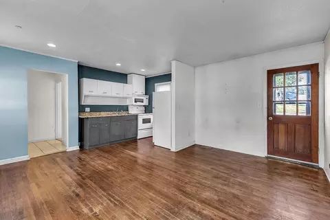 Living - 102 S Chestnut St, Cameron, MO 64429 photo 5 of 6