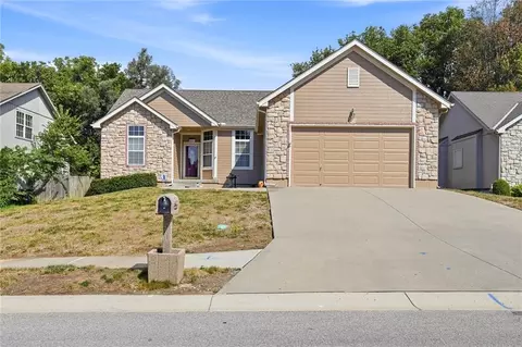 1513 NE Craigievar Dr, Blue Springs, MO 64014