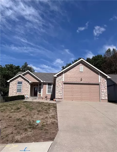 1513 NE Craigievar Dr, Blue Springs, MO 64014
