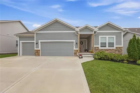 18109 Haskins St, Overland Park, KS 66013