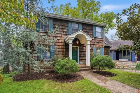 1421 W 50th Ter, Kansas City, MO 64112