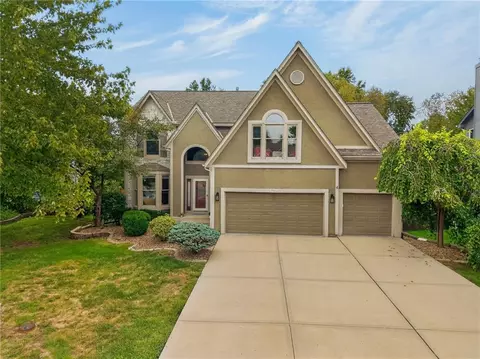 7911 W 131st Ter, Overland Park, KS 66213