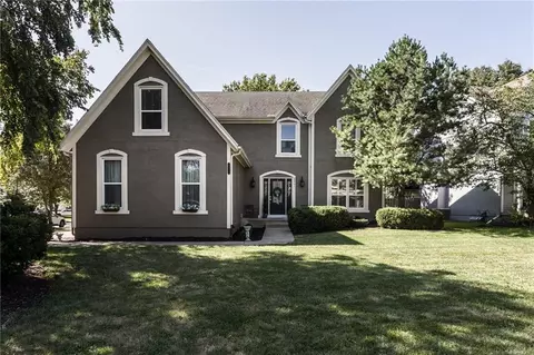 8901 W 125th Ter, Overland Park, KS 66213