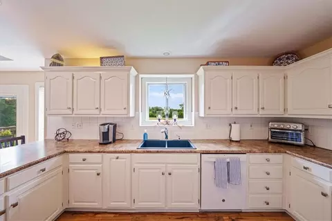 Kitchen - 7401 155 St, Belton, MO 64012 photo 2 of 5