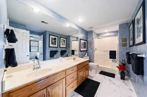 Bath - 7401 155 St, Belton, MO 64012 photo 3 of 4