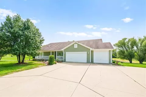 Exterior - 7401 155 St, Belton, MO 64012 photo 6 of 9