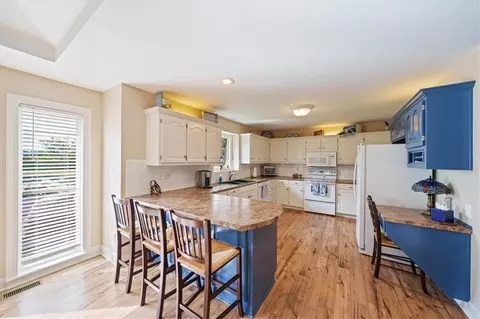 Kitchen - 7401 155 St, Belton, MO 64012 photo 1 of 5