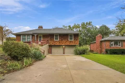 6009 N Wyandotte St, Gladstone, MO 64118