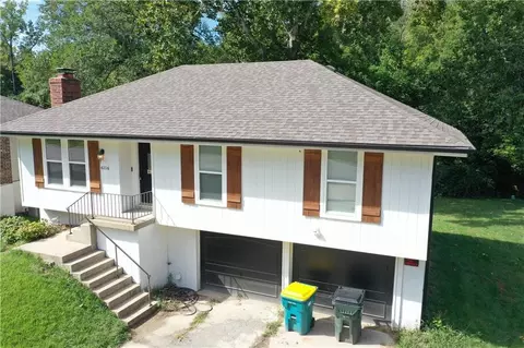 6116 N Broadway St, Gladstone, MO 64118