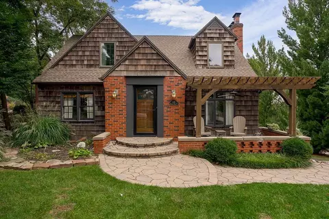 128 W Terrace Trl, Lake Quivira, KS 66217