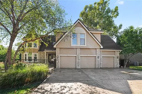 9913 W 125th Ter, Overland Park, KS 66213