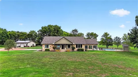 11210 Lakeview Dr, Erie, KS 66733