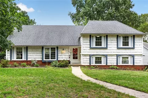 9601 W 97th St, Overland Park, KS 66212