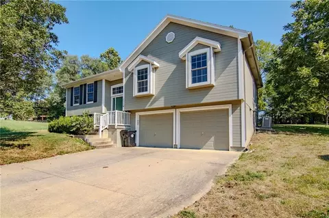 1116 Adams Cir, Pleasant Hill, MO 64080