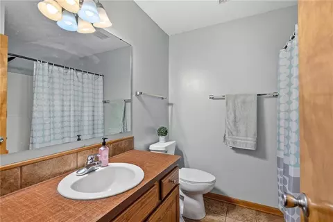 Bath - 307 Leander St, Eudora, KS 66025 photo 3 of 4