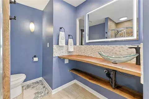 Bath - 4082 SW Marline Dr, Lees Summit, MO 64082 photo 2 of 4