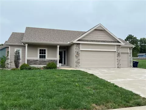 11901 Tracy Ave, Kansas City, MO 64155