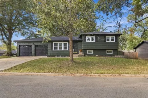 7402 Edgewood Blvd, Shawnee, KS 66203