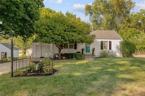 2308 NE 52nd Ter, Kansas City, MO 64118