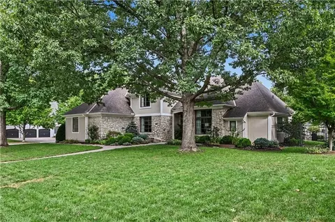 5506 W 82nd Pl, Prairie Village, KS 66208