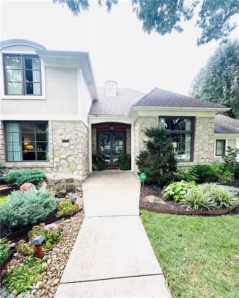 5506 W 82nd Pl, Prairie Village, KS 66208