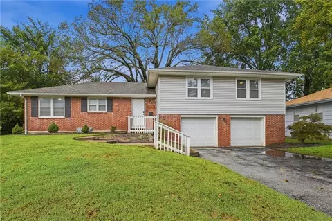 3238 N Chippewa Dr, Kansas City, MO 64116