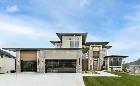 15 Buffalo Ridge Dr, Lake Winnebago, MO 64034