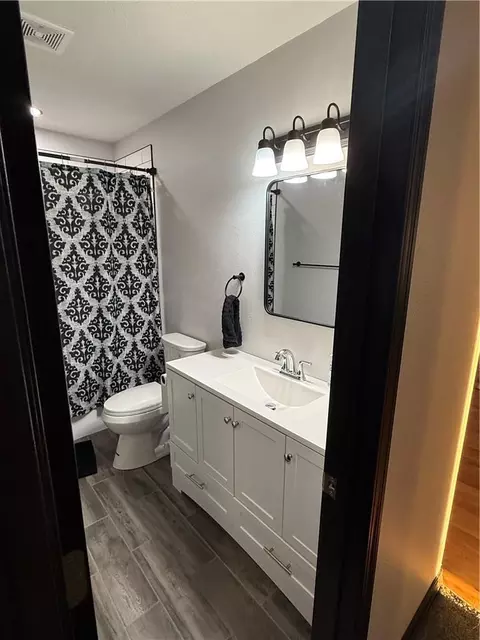 Bath - 112 Johns Ct, Frontenac, KS 66763 photo 2 of 8