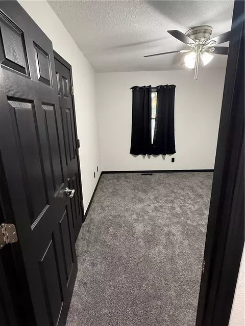 Bedroom - 112 Johns Ct, Frontenac, KS 66763 photo 2 of 7