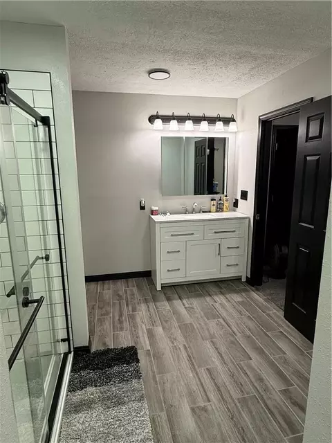 Bath - 112 Johns Ct, Frontenac, KS 66763 photo 8 of 8