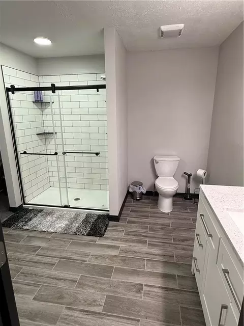 Bath - 112 Johns Ct, Frontenac, KS 66763 photo 5 of 8