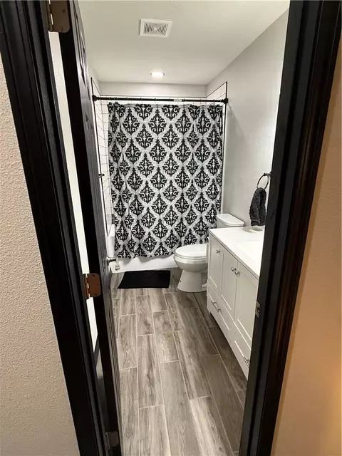 Bath - 112 Johns Ct, Frontenac, KS 66763 photo 1 of 8
