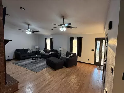 Living - 112 Johns Ct, Frontenac, KS 66763 photo 1 of 3