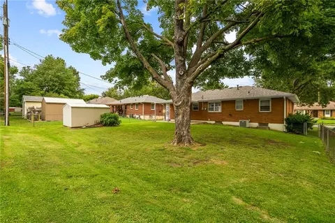 Exterior - 13213 E 44th St, Independence, MO 64055 photo 7 of 8