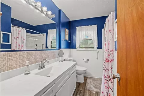 Bath - 13213 E 44th St, Independence, MO 64055 photo 1 of 2
