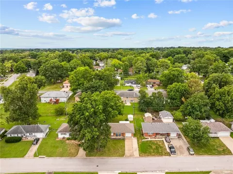 View/Area - 13213 E 44th St, Independence, MO 64055 photo 2 of 4
