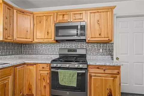 Kitchen - 13213 E 44th St, Independence, MO 64055 photo 3 of 4