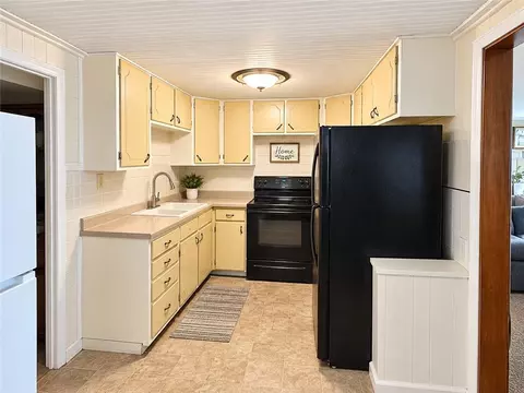 406 Devon St, Independence, MO 64055 photo 2