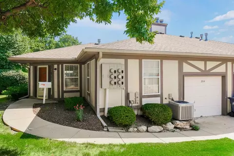 Exterior - 304 E Hansen Ct, Independence, MO 64055 photo 3 of 5