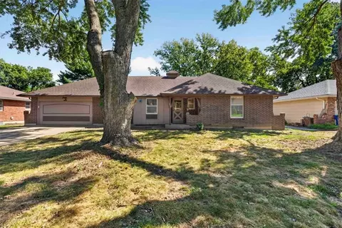 808 NW 10th St, Blue Springs, MO 64015